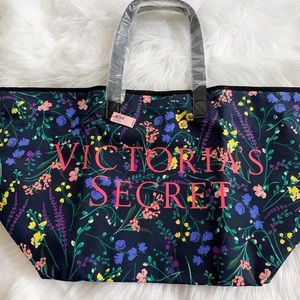 NWT Victoria’s Secret Garden Print Tote Bag | Large Zip Tote